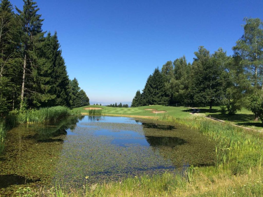 Golf and Country Club Hittnau-Zurich bequ parcours de golf lac bunker arbres