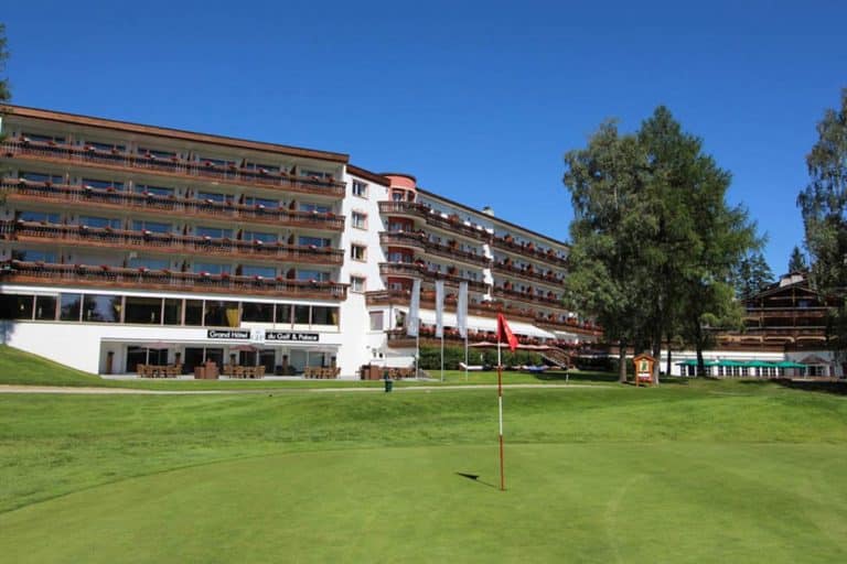 Grand Hôtel du Golf & Palace Vacances golf Suisse vue parcours de golf