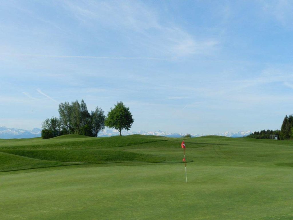 Winterberg Golf & Academy green fairway ciel bleu