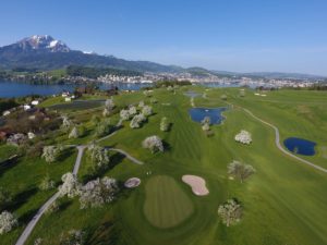 Gasthaus Badhof Golf hotel vue aerienne du parcours de golf Montagne Lac