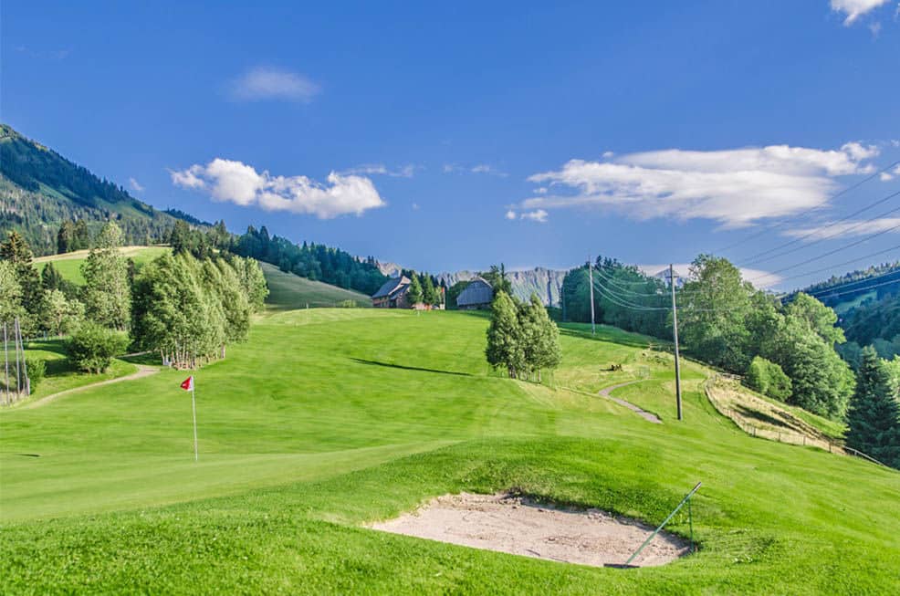 Golf Club Fluhli-Sorenberg Parcours de golf 9trous suisse Lucerne green fairway montagnes