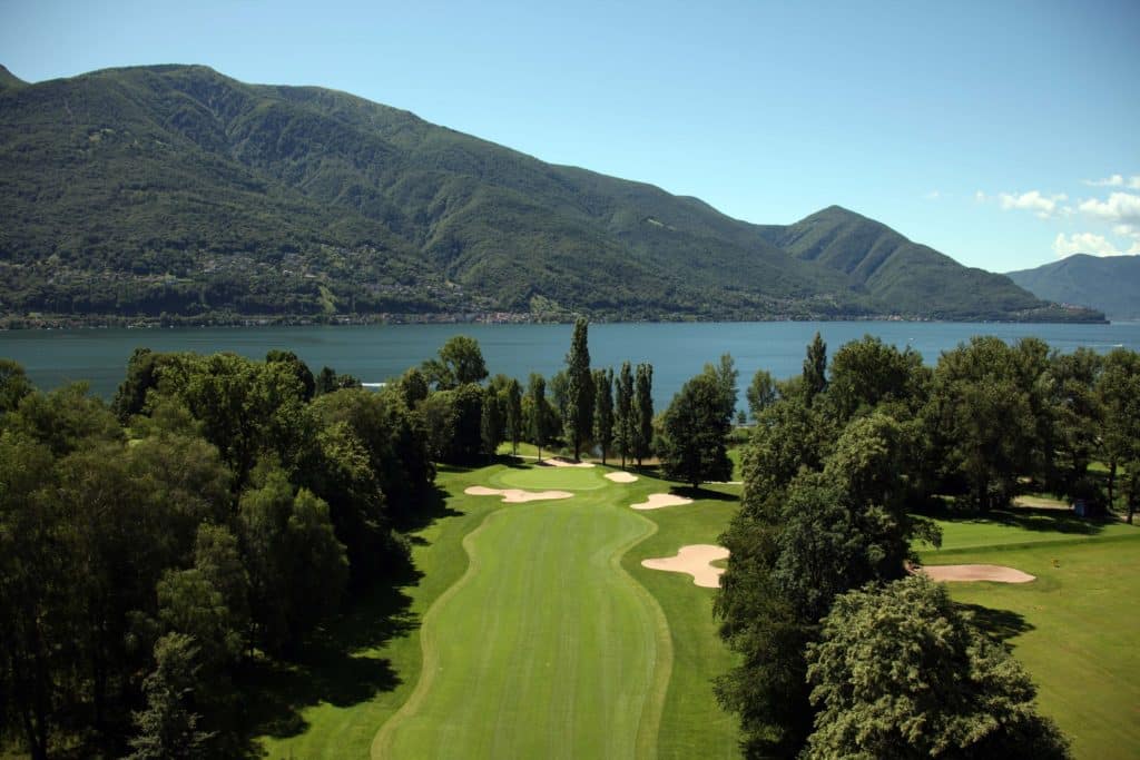 Golf Club Patriziale Ascona Vue aerienne du parcours lac montagne