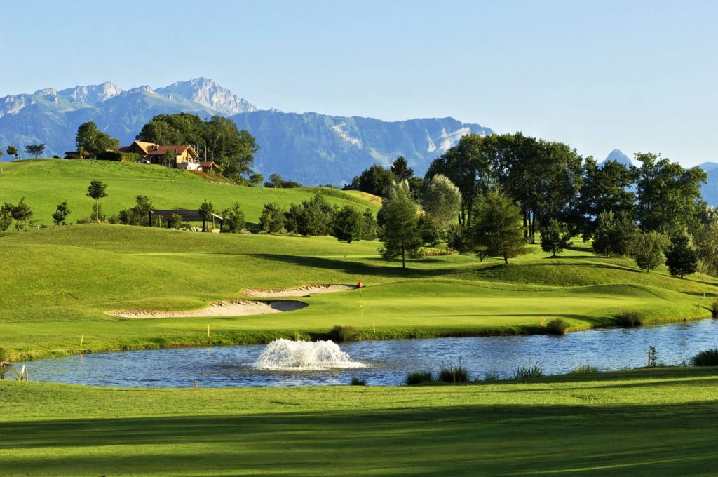 Golf Fricktal tres beau parcours de golf 9trous en suisse Bale lac green fairway bunker