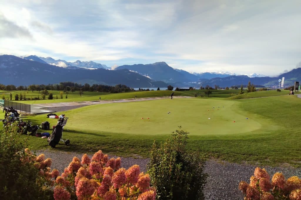 Golf Meggen putting green jouer au golf en Suisse