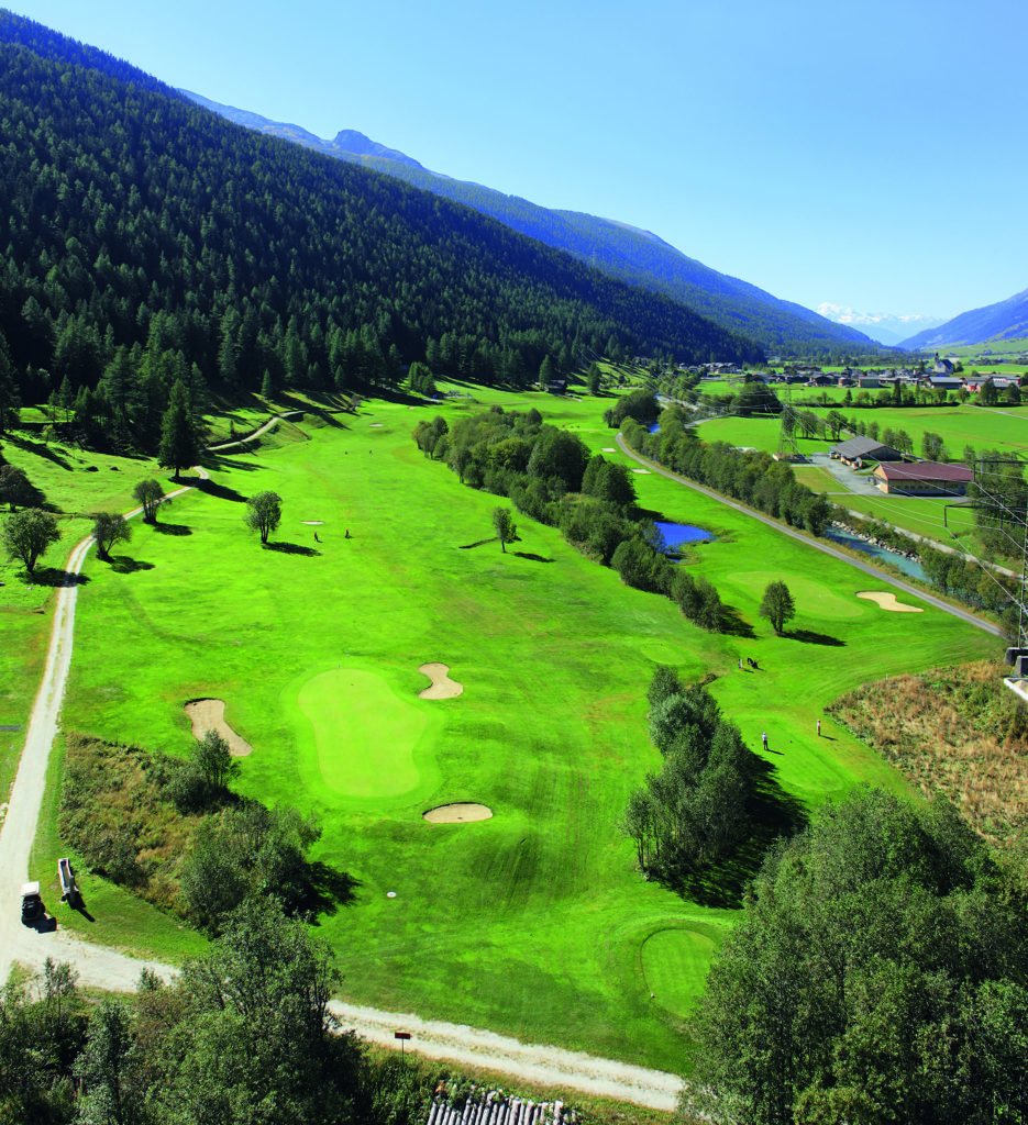 Golf Source du Rhône vue aerienne golf de montagne en Suisse