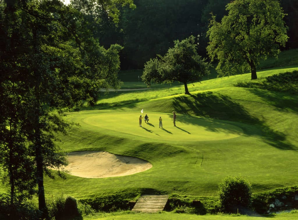 Golfpark Waldkirch partie boisé du parcours green fairway bunker