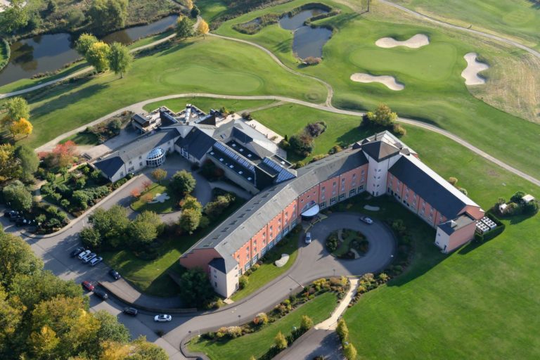 Mercure Luxembourg Kikuoka Golf & Spa Vue aerienne