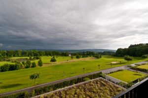 Wellnesshotel Golf Panorama vue terrasse sur golf 18 trous Suisse vacances golf