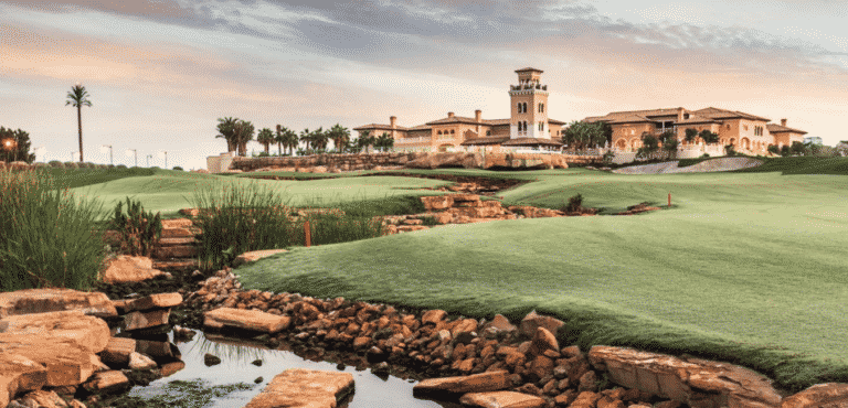 Jumeirah Golf Estates – Golf and Country Club trou 18 green Club-House