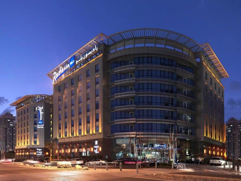 Radisson Blu Hotel, Dubai Media City Facade hotel